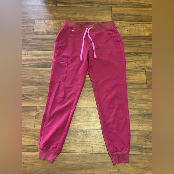 Figs Women's Zamora Jogger Scrub Pants Burgundy Sz S - Picture 2 of 6